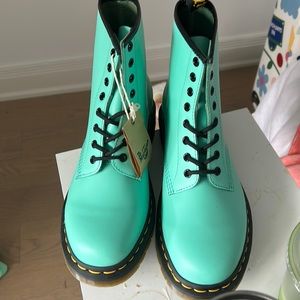 Doc Martens NWT Women’s 10 Dr. Martens Patent 1460 Women's Boots TEAL lace up